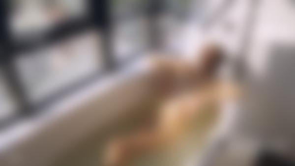 फ़िल्म 9 से स्क्रीन ग्रैब # केरी, ओडेसा, यूक्रेन के जीवन का एक दिन