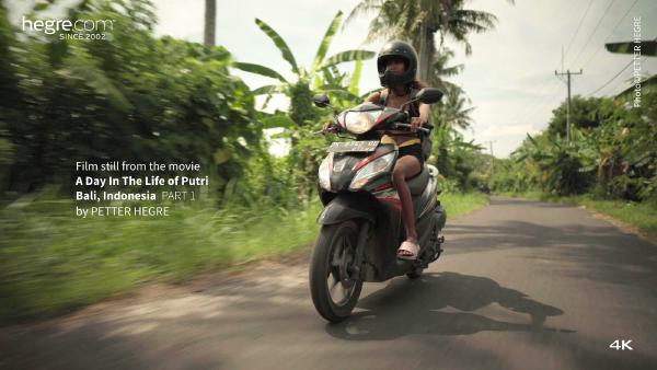 Screenshot #7 aus dem Film Ein Tag im Leben von Putri, Bali, Indonesien - Teil 1