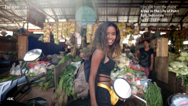 Captura de tela #8 do filme Um dia na vida de Putri, Bali, Indonésia - Parte Um