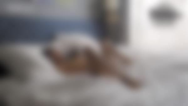 Ekrano paėmimas #9 iš filmo „Allie Asia“ pirmoji erotinė fotosesija