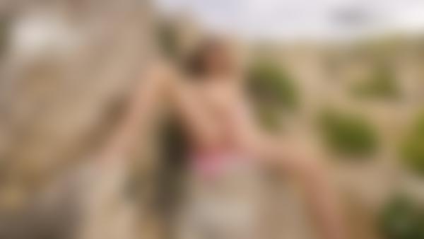 Ekrāna paņemšana #11 no filmas Anna L. Sarkans bikini