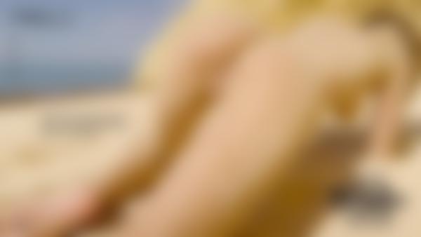 Zrzut ekranu #12 z filmu Anna L Seksowna sesja na plaży