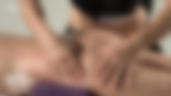 Skjermtak #10 fra filmen Lykkelig kroppsmassasje