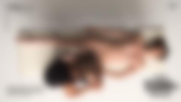 फ़िल्म 10 से स्क्रीन ग्रैब # ब्राजील सौंदर्य मालिश