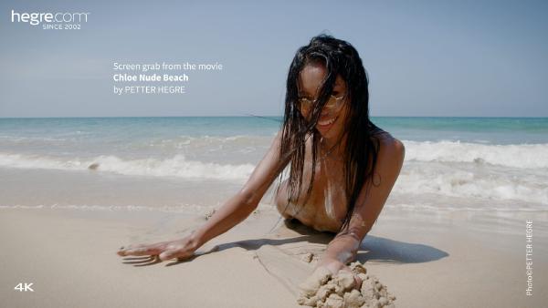 Screenshot #5 dal film Chloe spiaggia per nudisti