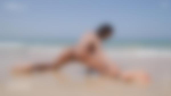 Λήψη οθόνης #11 από την ταινία Chloe Nude Beach