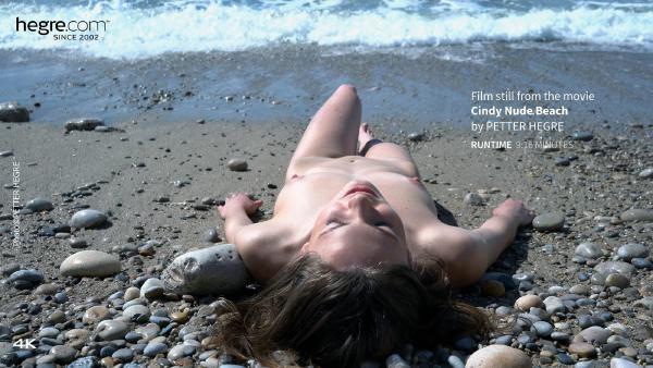 Kuvakaappaus #3 elokuvasta Cindy Nude Beach