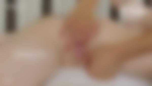 Screenshot #10 aus dem Film Doppelorgasmus-Massage