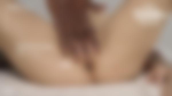 Screenshot #12 dal film Massaggio erotico di Goro e Inga - Parte 1