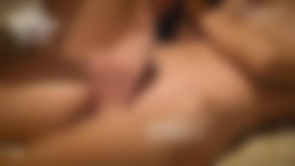 Екранна снимка №10 от филма Хера и Малена: Тантрически храмов масаж