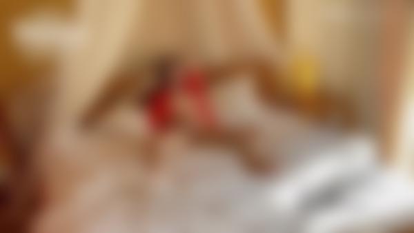 Capture d'écran #11 du film Jade désirs de Masturbation dans la jungle