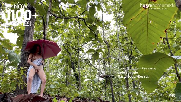 Capture d'écran #4 du film Jade désirs de Masturbation dans la jungle