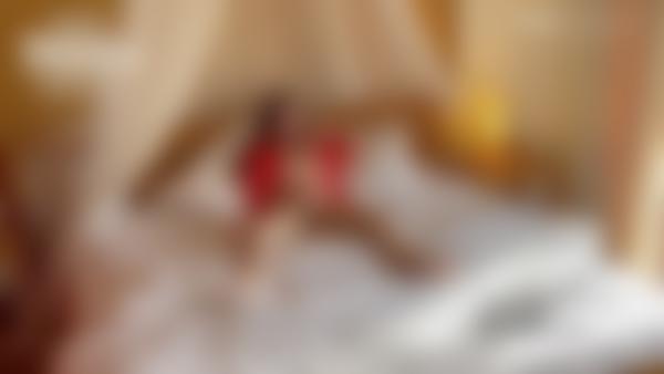 Capture d'écran #12 du film Jade désirs de Masturbation dans la jungle