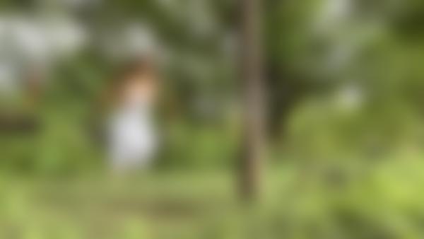 Capture d'écran #10 du film Jade désirs de Masturbation dans la jungle