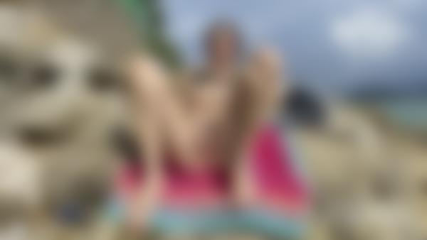 Skjermtak #12 fra filmen Jade - De sexy digitale nomadene flykter til Phuket