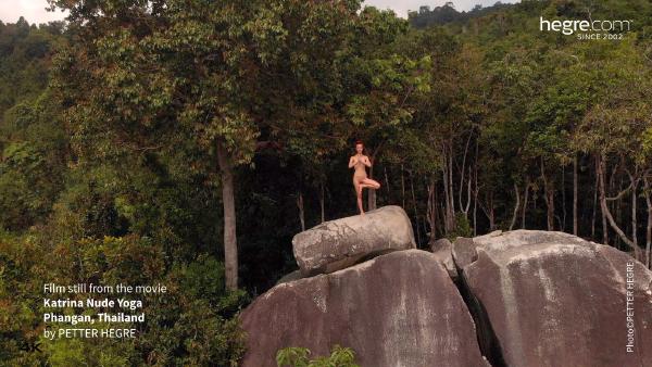 Screenshot #1 aus dem Film Katrina Nacktyoga