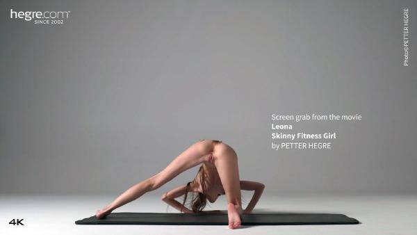 Screenshot #6 dal film Ragazza magra di forma fisica di Leona