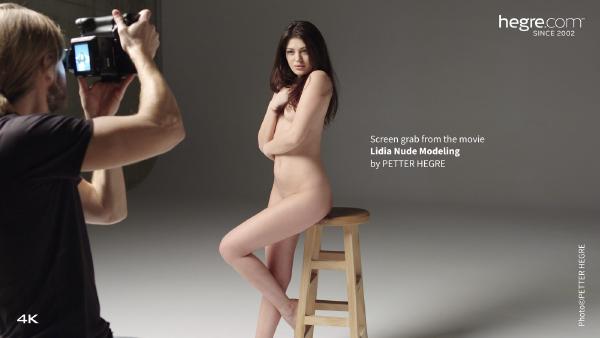 Kuvakaappaus #1 elokuvasta Lidia alastonmallinnus