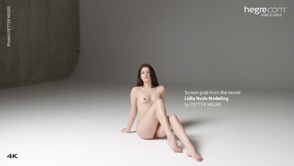 Kuvakaappaus #5 elokuvasta Lidia alastonmallinnus