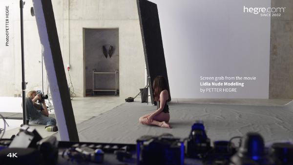 Kuvakaappaus #6 elokuvasta Lidia alastonmallinnus