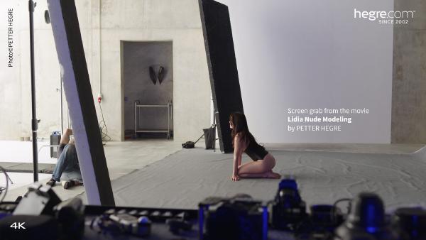 Kuvakaappaus #7 elokuvasta Lidia alastonmallinnus