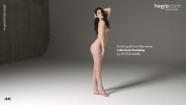 Kuvakaappaus #8 elokuvasta Lidia alastonmallinnus