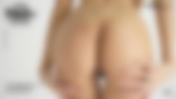 Screenshot #11 dal film Lola L Corpo Perfetto