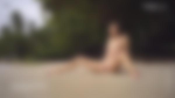 Ekrāna paņemšana #10 no filmas Mira Nude Beach fotosesija