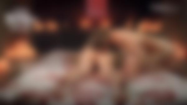 Ekrāna paņemšana #10 no filmas Savstarpējā lesbiešu tantras masāža