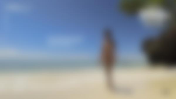 电影 Nyx Kenyan Beach Body 中的屏幕截图 #9