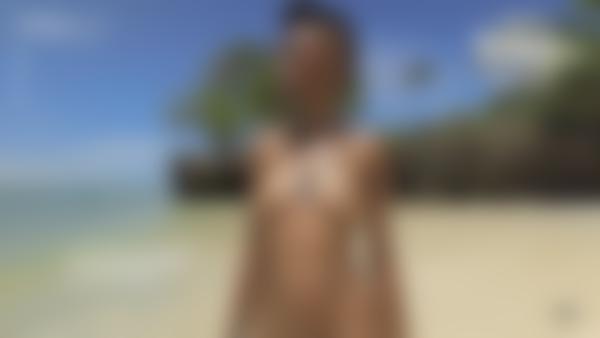 电影 Nyx Kenyan Beach Body 中的屏幕截图 #11