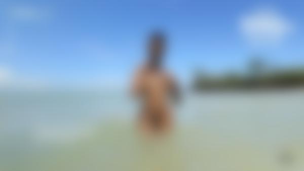 电影 Nyx Kenyan Beach Body 中的屏幕截图 #12
