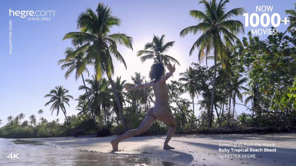 Skjágrip #1 úr kvikmyndinni Ruby Tropical Beach Shoot