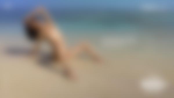 Skjágrip #10 úr kvikmyndinni Ruby Tropical Beach Shoot