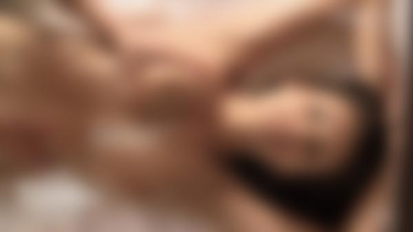 फ़िल्म 9 से स्क्रीन ग्रैब # सेक्सी खेल मालिश