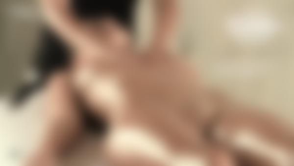 Screenshot #10 dal film Morbido massaggio sensuale