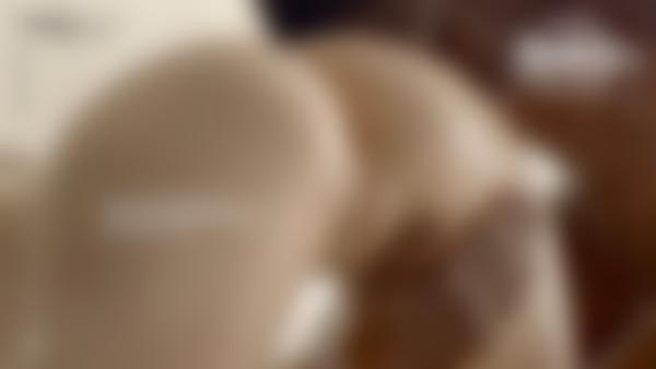 Skjágrip #10 úr kvikmyndinni Tantric Love Making Nudd