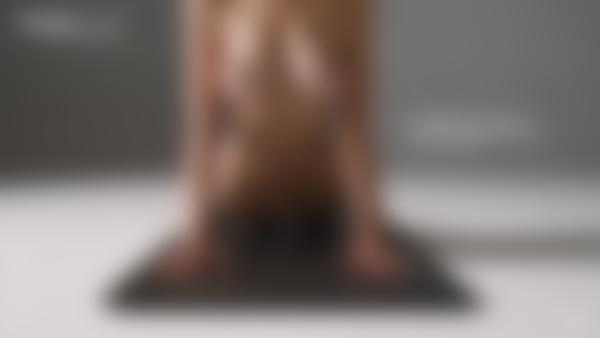 Ekrano paėmimas #11 iš filmo Teti Nude joga ir meditacija