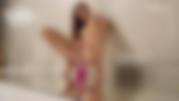 Screenshot #9 dal film La realizzazione del servizio fotografico con dildo Malena