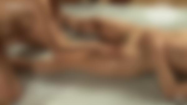 Screenshot #10 aus dem Film Tokyo Lesben Massage