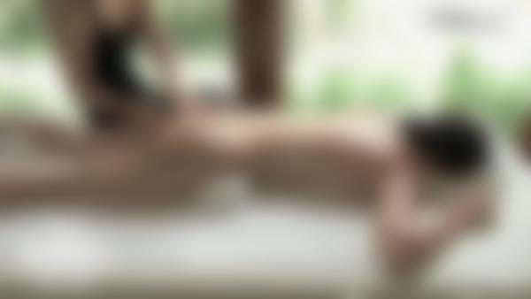 फ़िल्म 10 से स्क्रीन ग्रैब # ट्रिपल ट्रॉपिकल ऑर्गेज्म मसाज