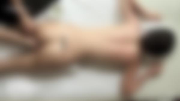 फ़िल्म 9 से स्क्रीन ग्रैब # ट्रिपल ट्रॉपिकल ऑर्गेज्म मसाज