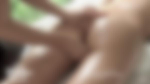 फ़िल्म 11 से स्क्रीन ग्रैब # ट्रिपल ट्रॉपिकल ऑर्गेज्म मसाज