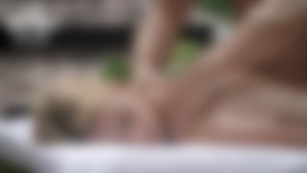 Tangkapan layar # 10 dari film Pijat Tantra Tropis