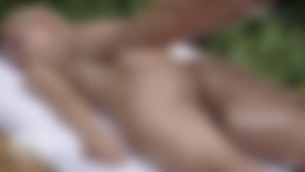 Tangkapan layar # 11 dari film Pijat Tantra Tropis