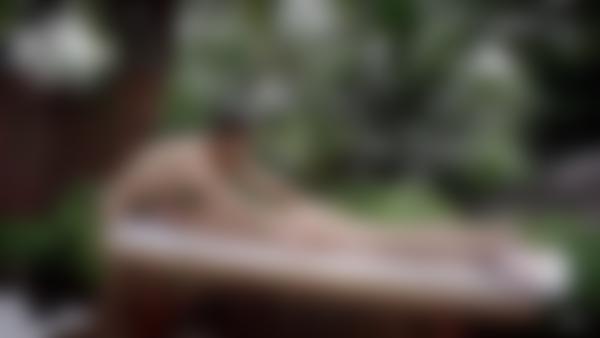 Tangkapan layar # 9 dari film Pijat Tantra Tropis