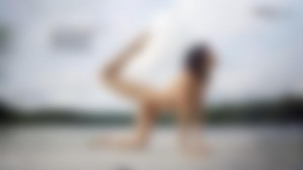 Λήψη οθόνης #10 από την ταινία Uliana Nude Yoga