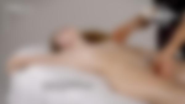 Skärmgrepp #12 från filmen Okontrollerad utlösningsmassage