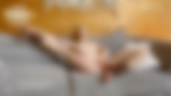 Екранна снимка №10 от филма Валерия секси разтягане