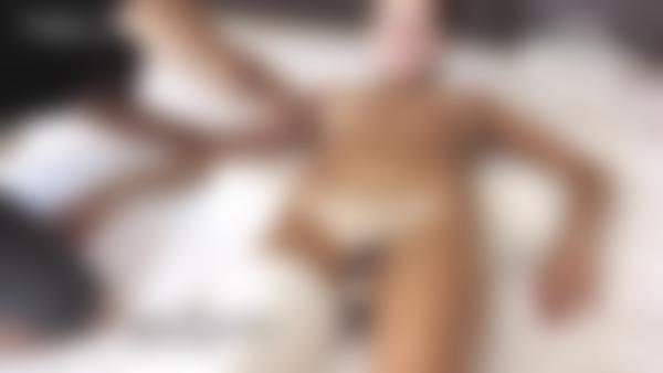 Екранна снимка №10 от филма Шпионска камера за тайландски масаж в хотел Zaika